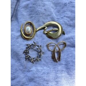 Statement Brooch Lot Of 4 Brooches…Monet Trifari Gold Tone‎ Large Vintage